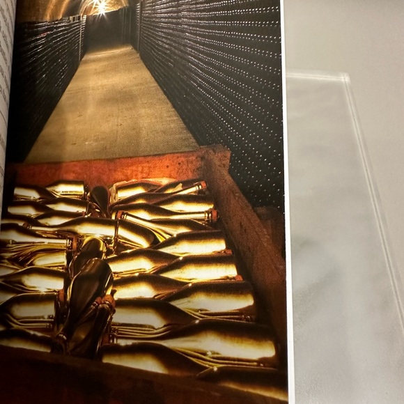 Ace of spades ( Armand DE Brignac ) Champagne Box with Booklet. - Picture 8 of 8